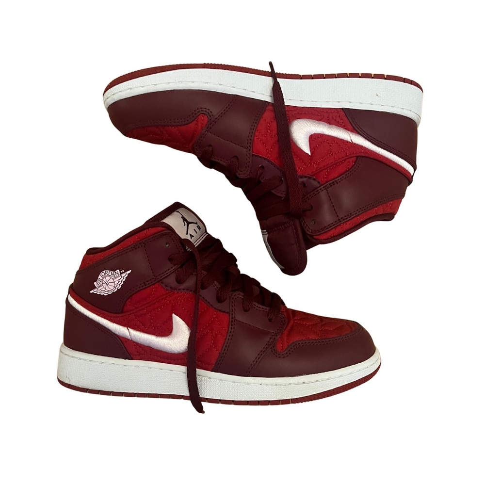 Air Jordan 1 Mid SE GS “Red Quilt”